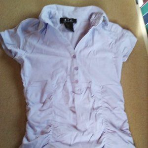 Chandail gaufré sous la poitrine